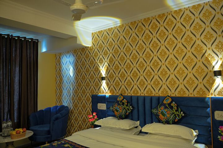 Room 13 of 27