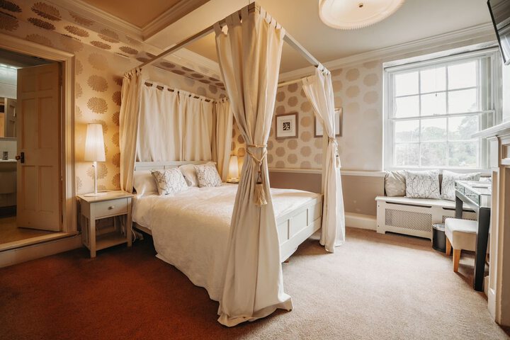 Room 27 of 46