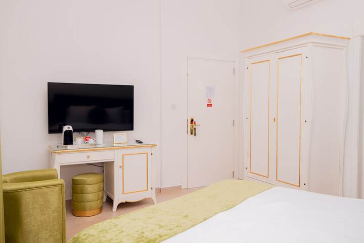 Room 20 of 77
