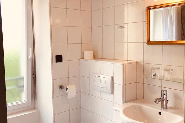 Room 17 of 28