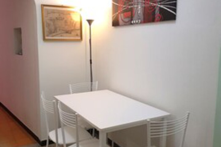 Room 5 of 11