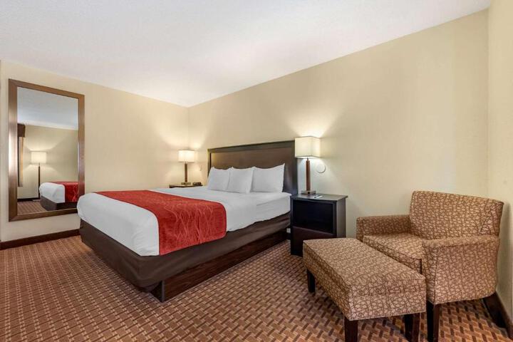 1 King Bed (1 of 20)