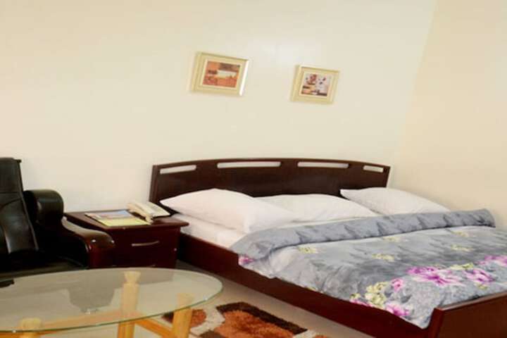 Room 13 of 20
