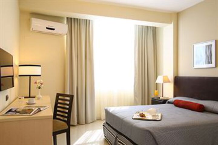 Room 10 of 26