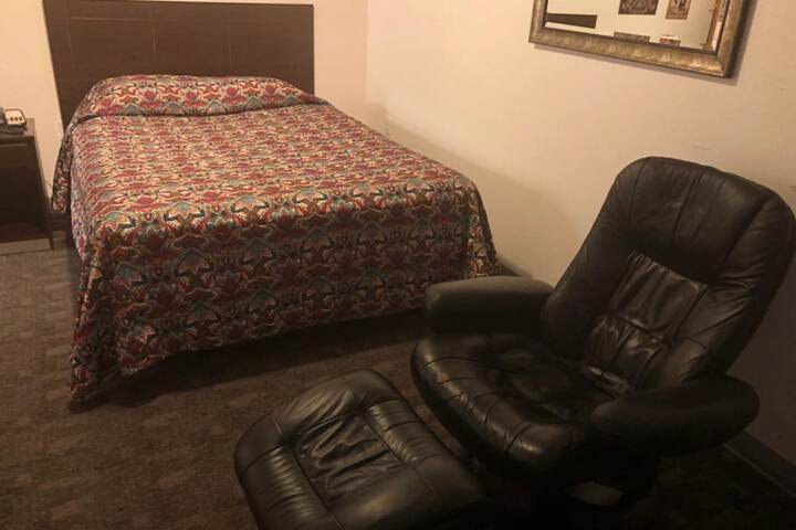 Room 4 of 12
