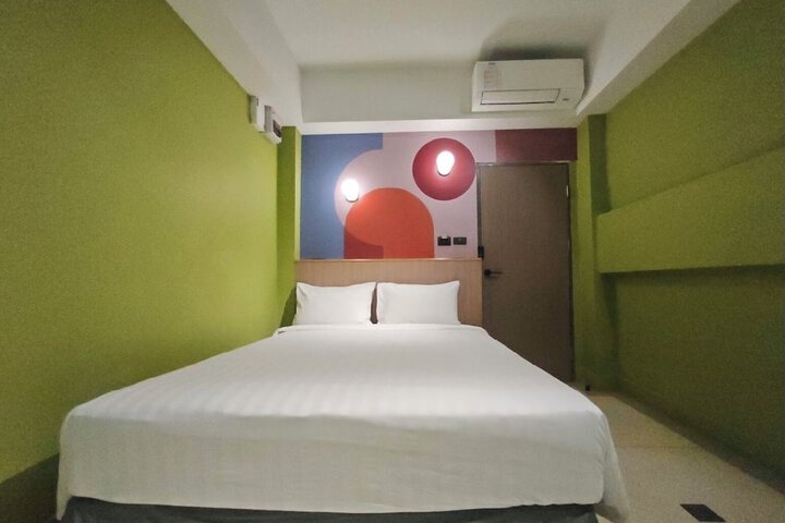 Room 7 of 16