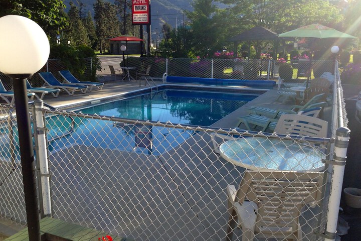 Pool 50 of 76