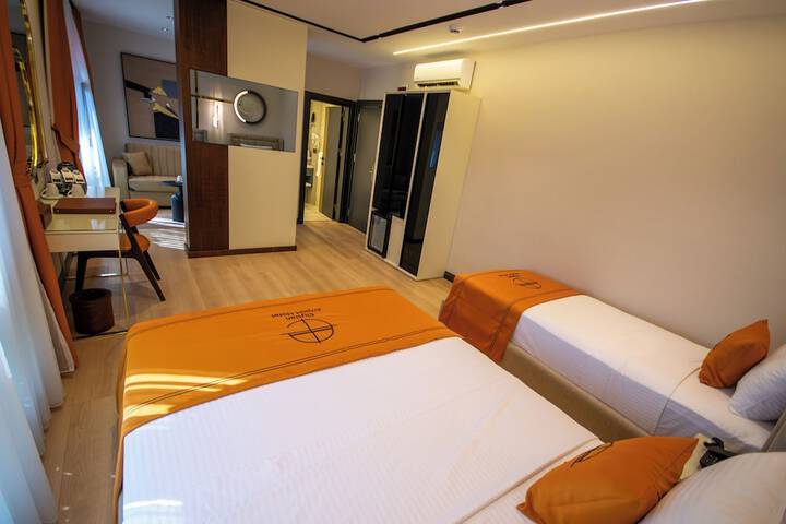 Room 14 of 106
