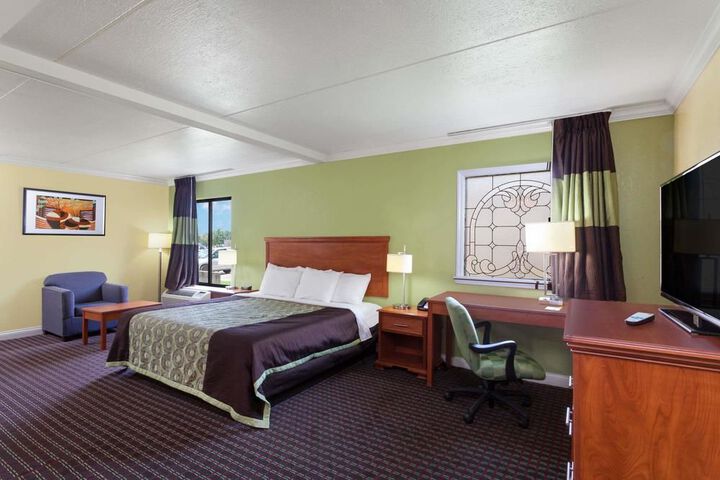 Room 9 of 35