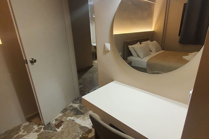 Room 7 of 52