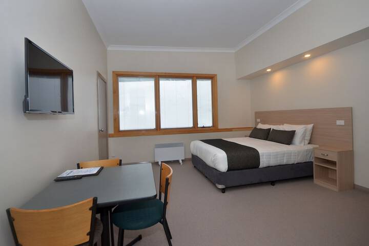 Room 3 of 65