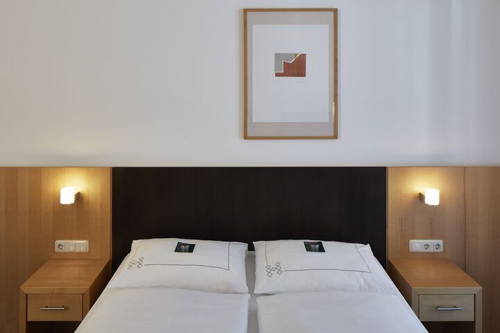 Room 8 of 68