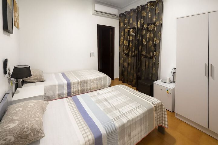 Room 2 of 112
