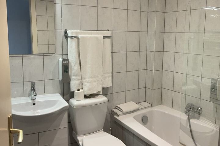 Room 54 of 76