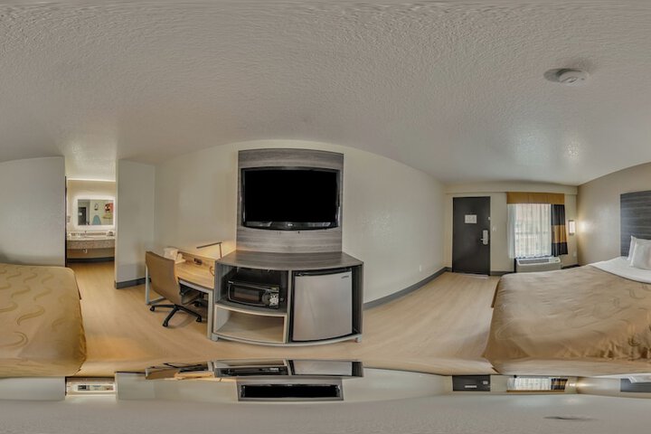 2 Double Beds (2 of 10)