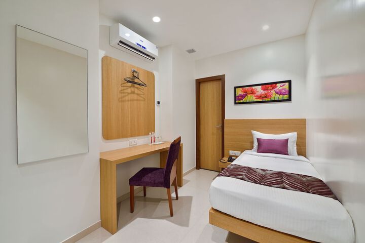Room 8 of 21