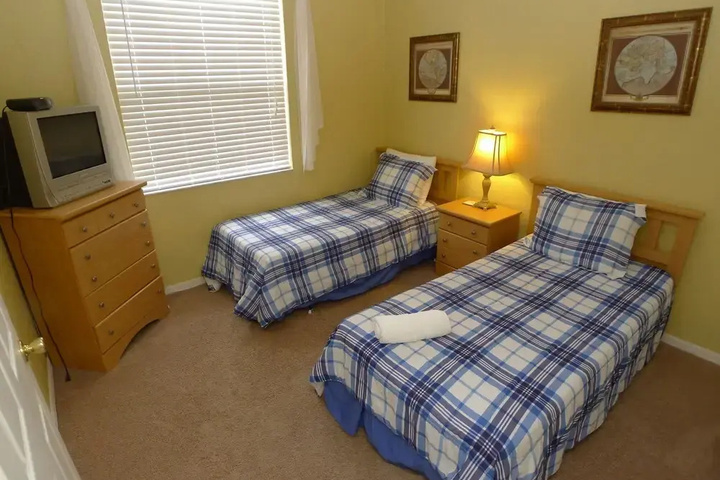 Room 5 of 16