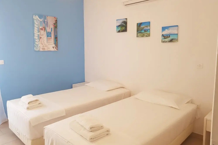 Room 4 of 15