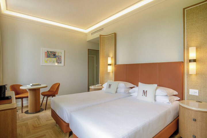 Room 16 of 42