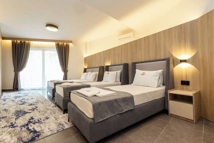 Room 32 of 38