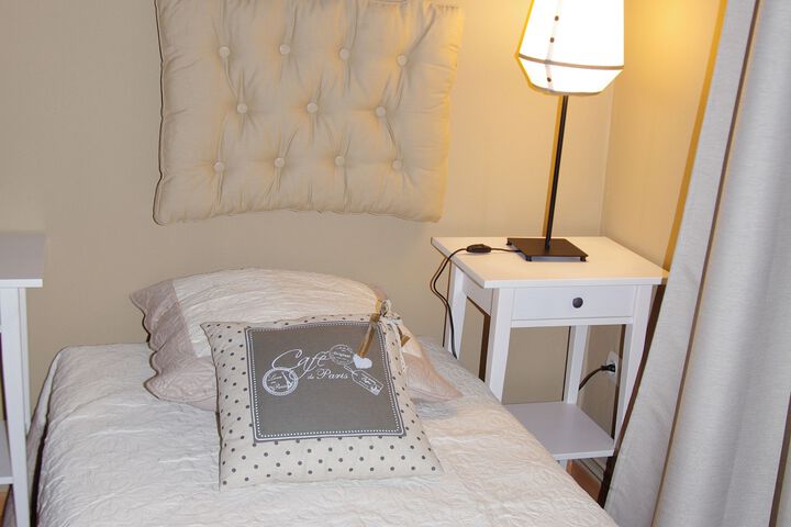 Room 10 of 18