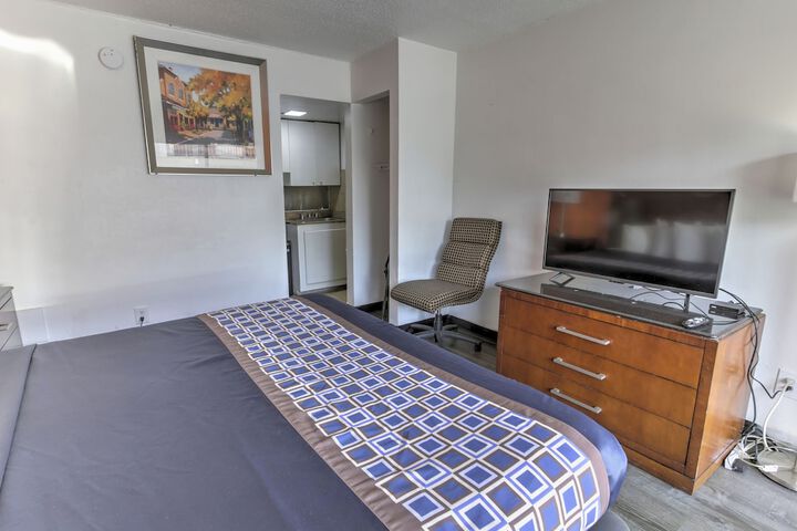 Renovated Standard King Bed (7 of 15)