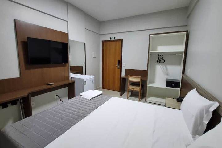 Room 10 of 19