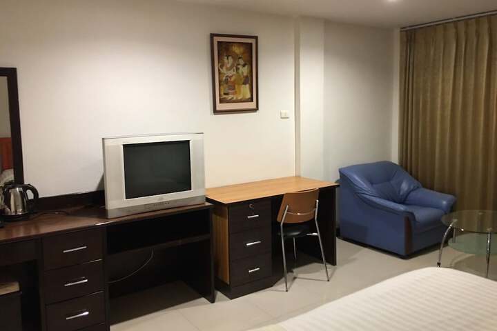 Room 32 of 68