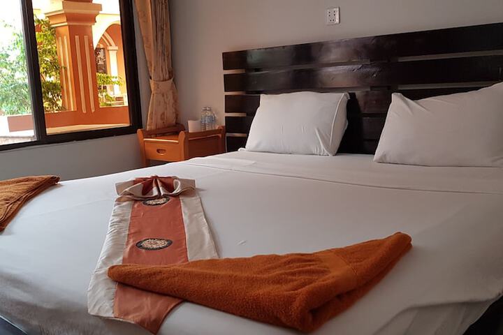Room 6 of 36