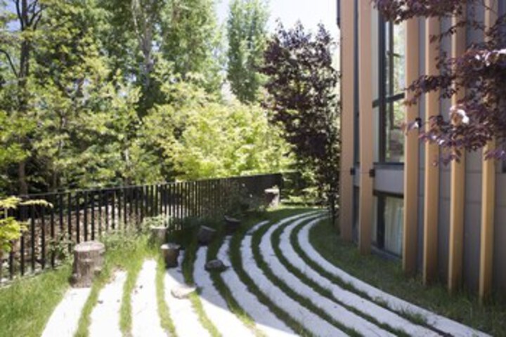 Hotel Exterior 6 of 17