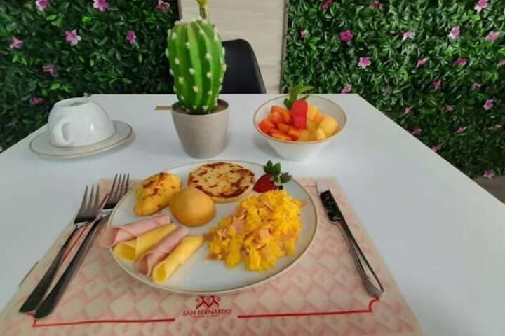 Breakfast/Coffee Service 18 of 28