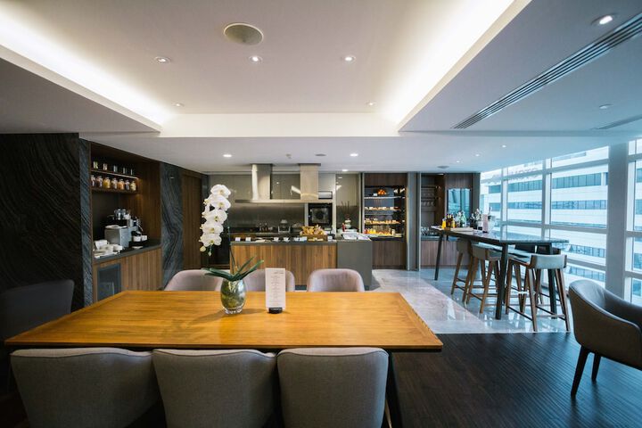 Lounge 109 of 116