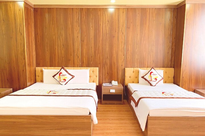 Room 8 of 33