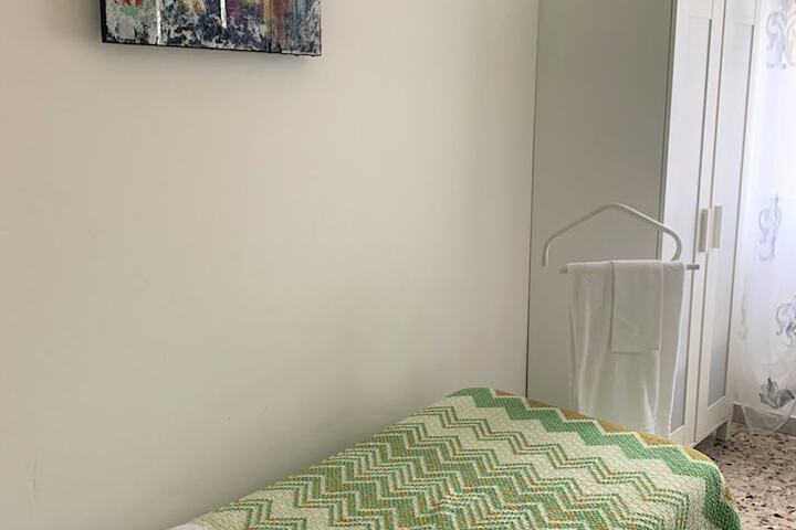Room 17 of 37