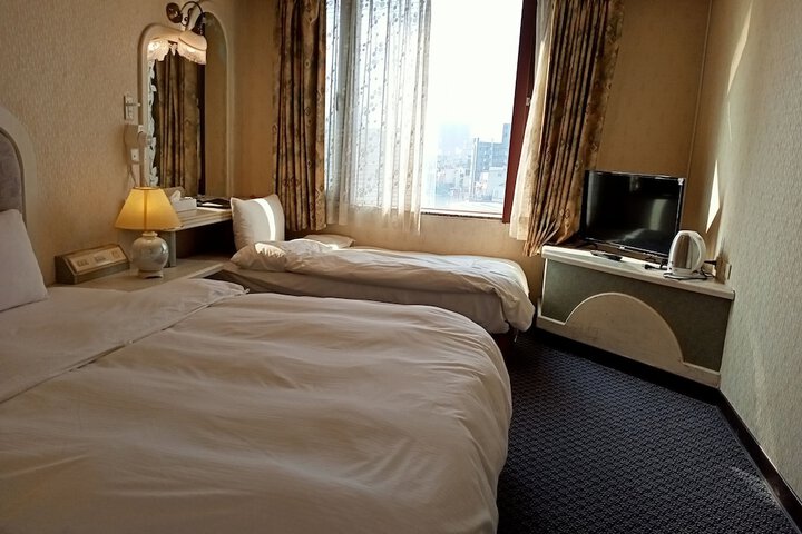 Room 16 of 35