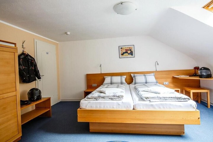 Room 12 of 37