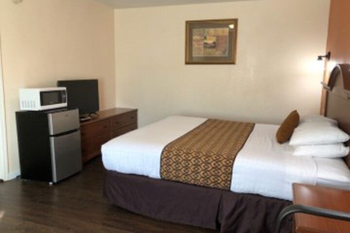 Room 2 of 6
