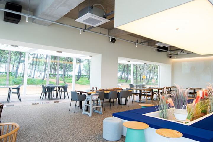 Breakfast/Coffee Service 24 of 26