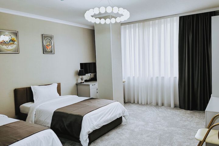 Room 9 of 33