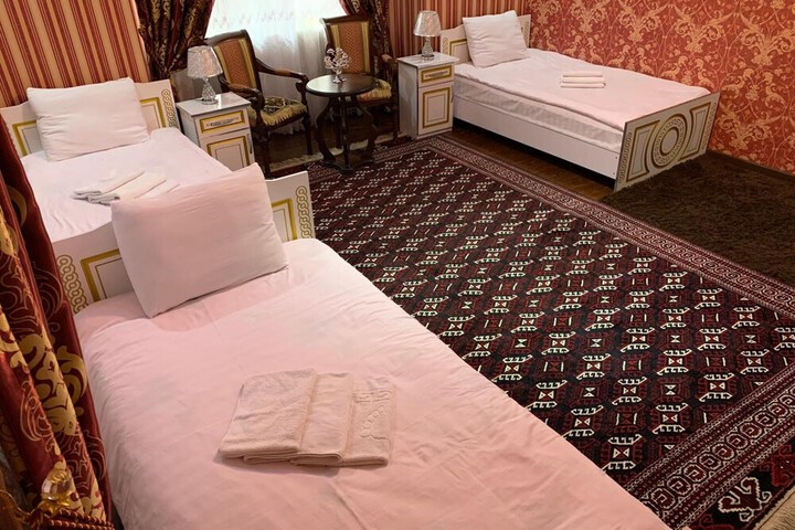 Room 10 of 32