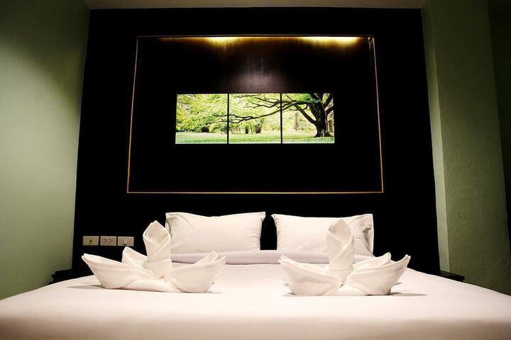 Room 4 of 36