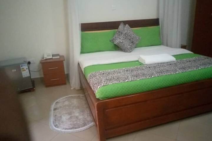 Room 4 of 8