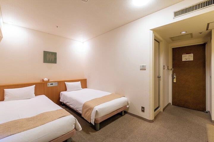 Room 11 of 26