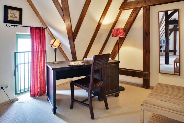 Room 9 of 37