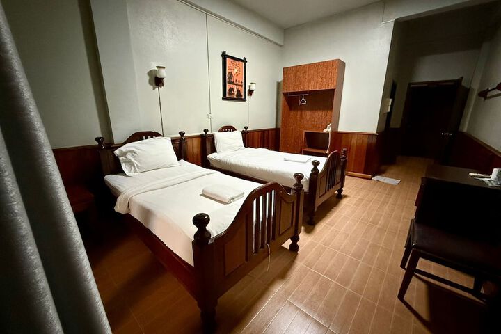 Room 23 of 61