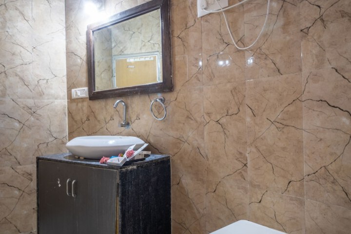 Room 27 of 70