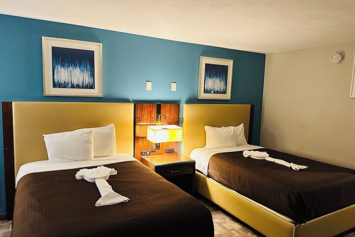 2 Double Beds (10 of 12)