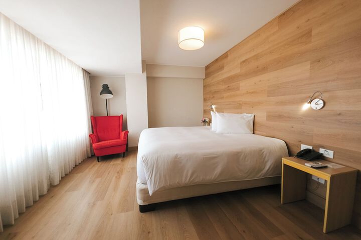 Room 45 of 104