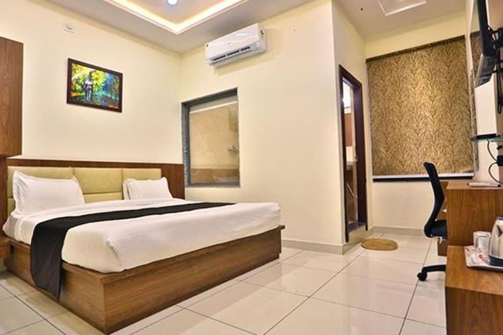 Room 11 of 27