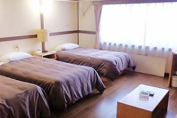 Room 12 of 32